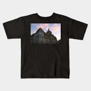 Buildings in the sunset Kids T-Shirt